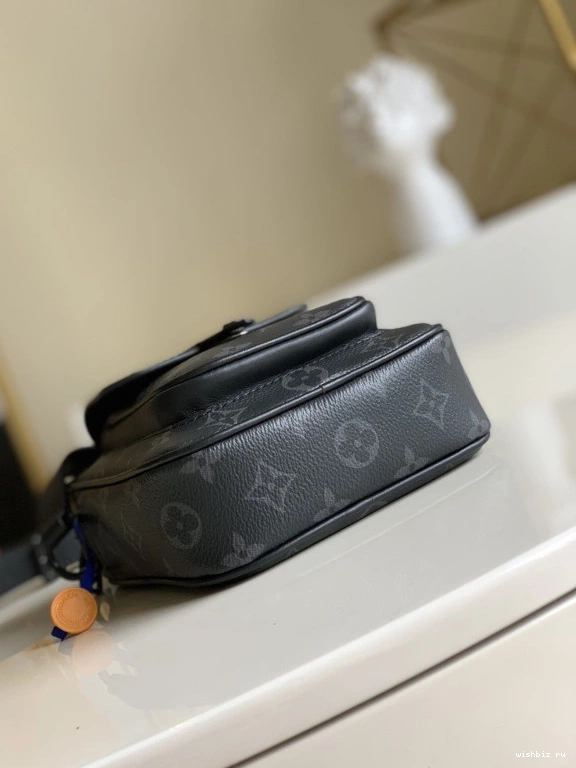 WIS VUITTON Wearable Wallet Christopher LOUIS 1109